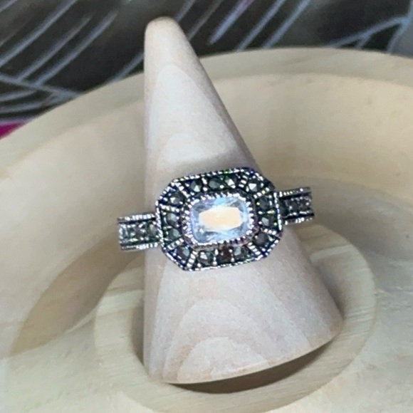 R3. Swarovski Crystal Vintage vibe Silver Engagement Ring - Picture 3 of 7